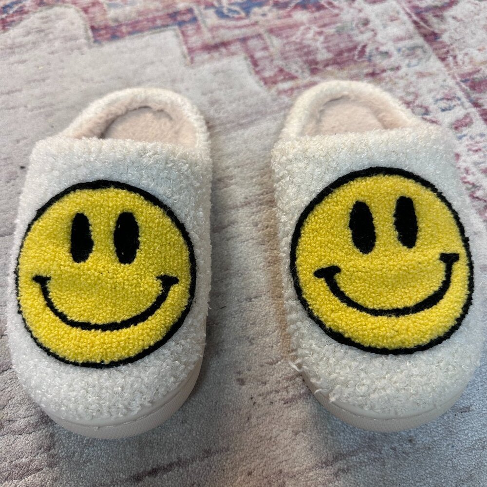 Happy Face Kids Comfy Slippers Size 3/4 Little Kids In Great Shape!